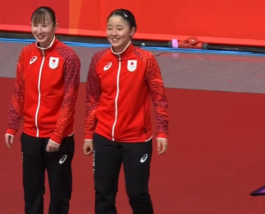 女双颁奖！日本组合开心，蒯曼展少女心，王曼昱沉稳展现核心底蕴