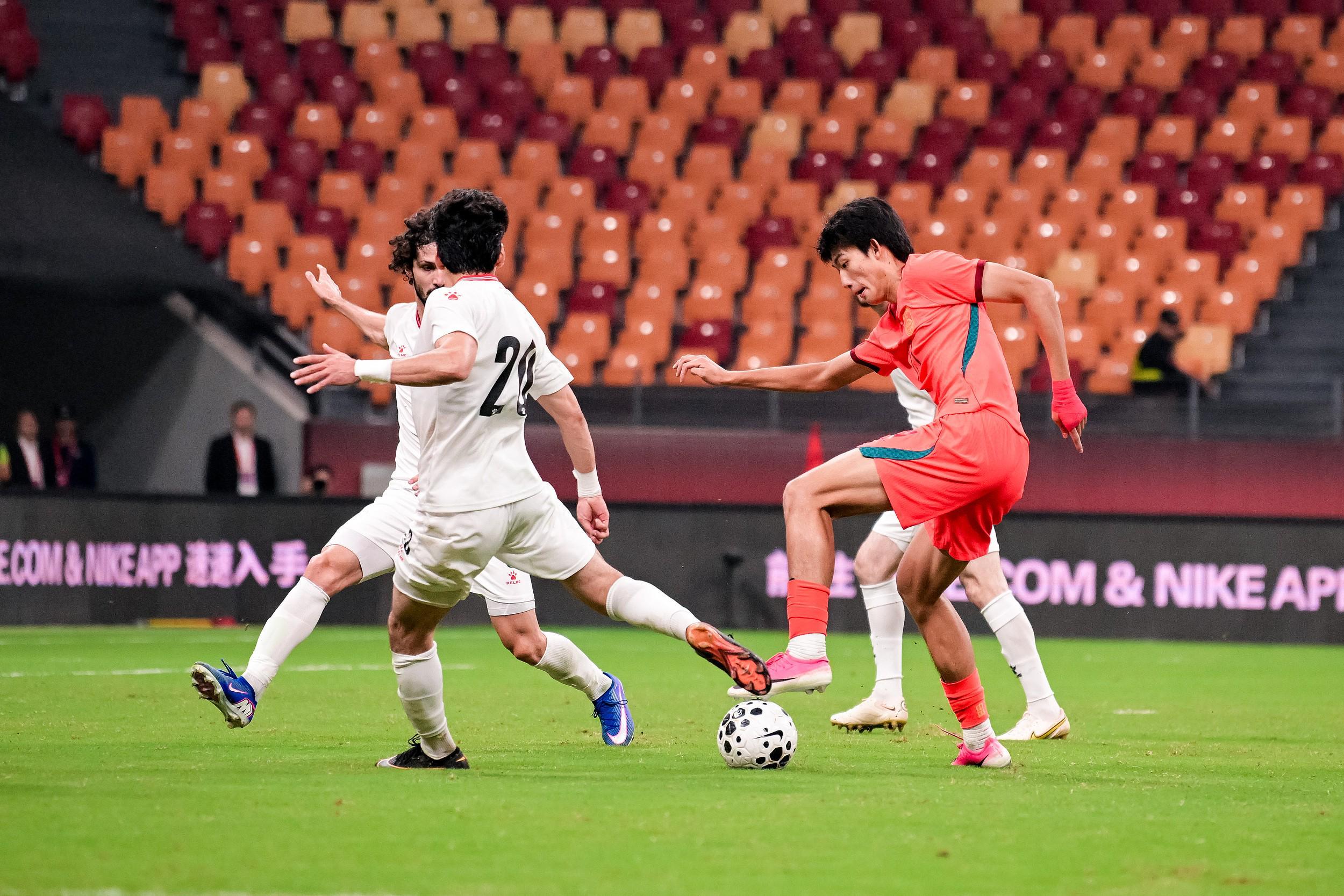 热议国足0-1塔吉克：邵佳一调教是失败的，丢了信心浪费时间