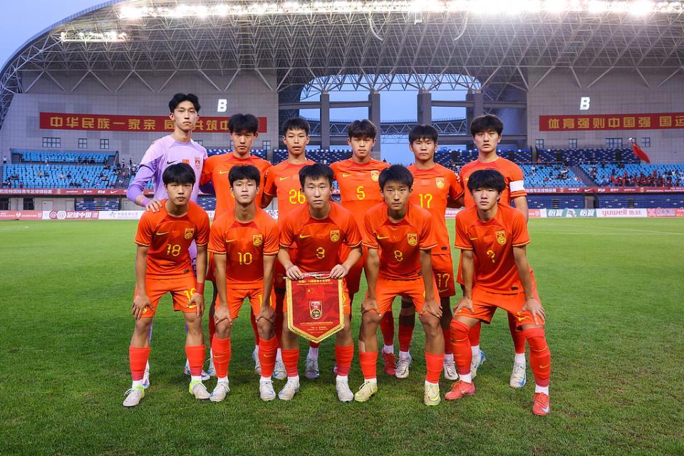 海湾杯揭幕战！U16国足VS卡塔尔首发：刘凯源领衔强阵 吴比乐替补